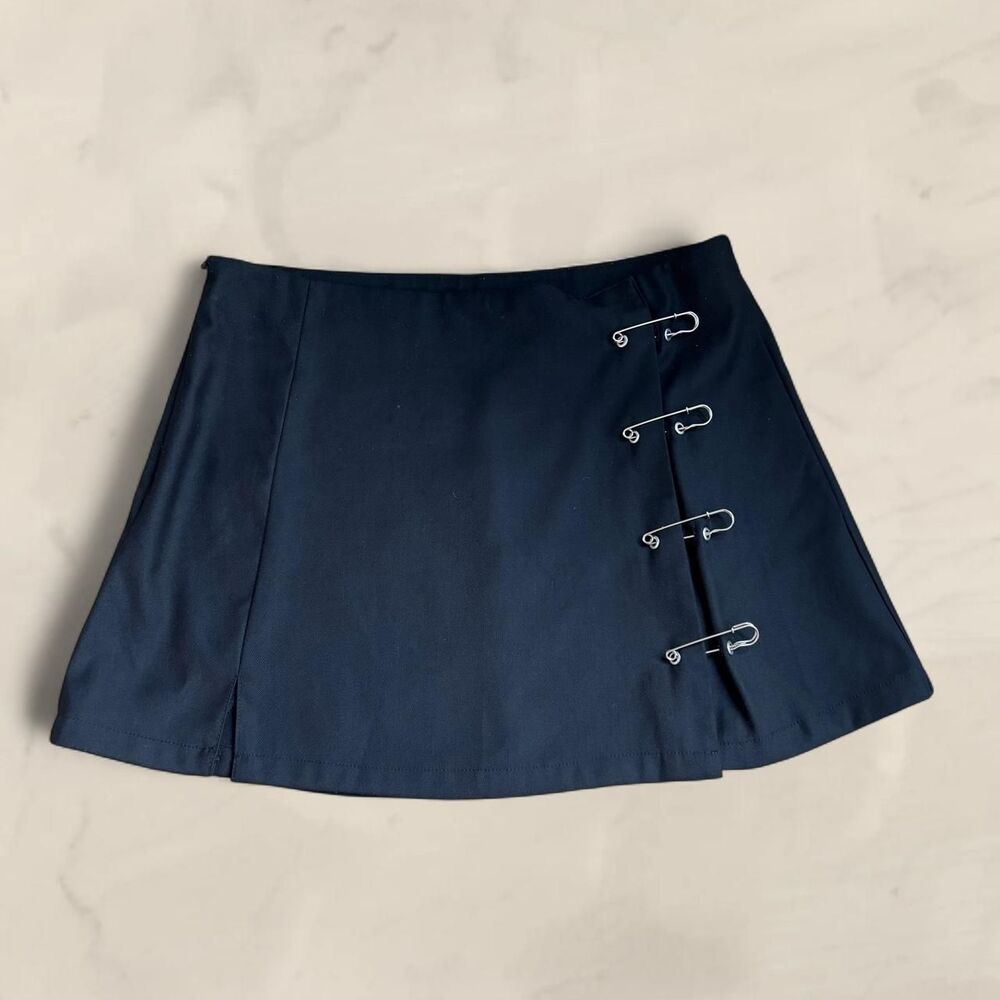 Unif black mini skirt safety pin Collins size medium